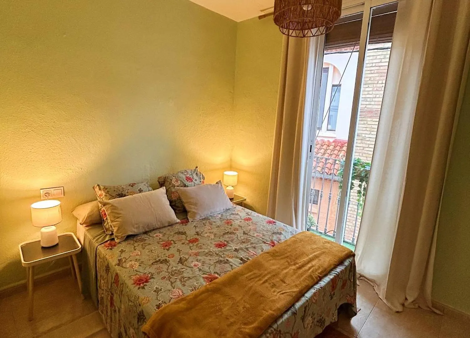 Central Market Apartment elérhetőségei